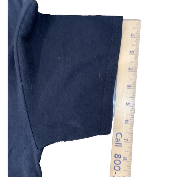 Peanuts Snoopy Christmas Tree 2016 T-Shirt Sz S/M Black Graphic Falling Snow Dog - Picture 9 of 9